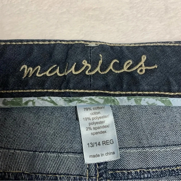 Maurice’s dark wash 13/14 regular fit straight bootcut in great condition - Picture 3 of 7